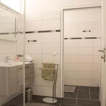 Am Weingut Eisenbock *