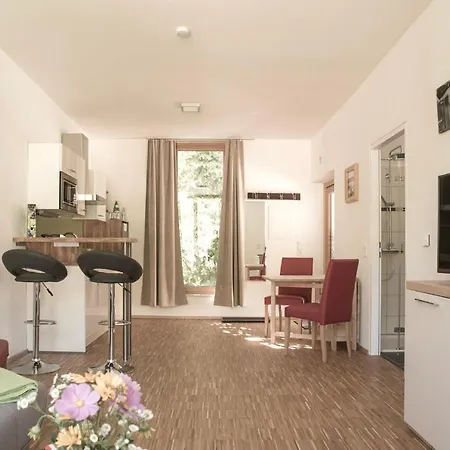 Am Weingut Eisenbock *