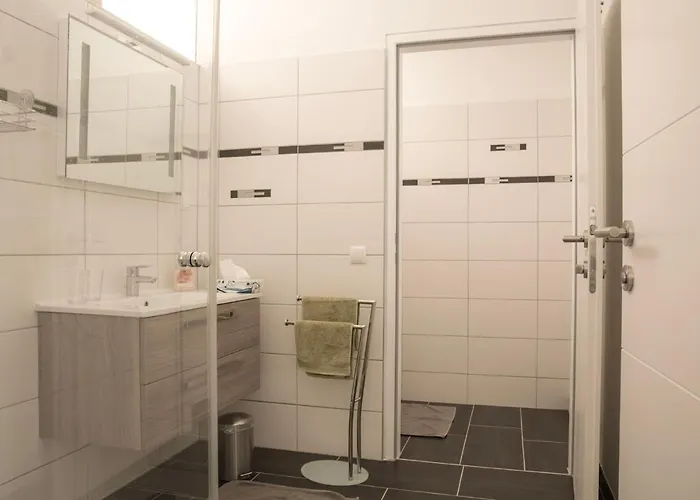 Am Weingut Eisenbock *